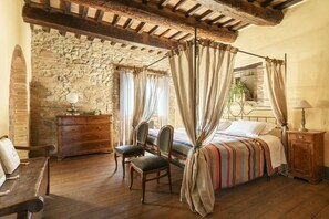 6 chambres, fer et planche à repasser, Wi-Fi