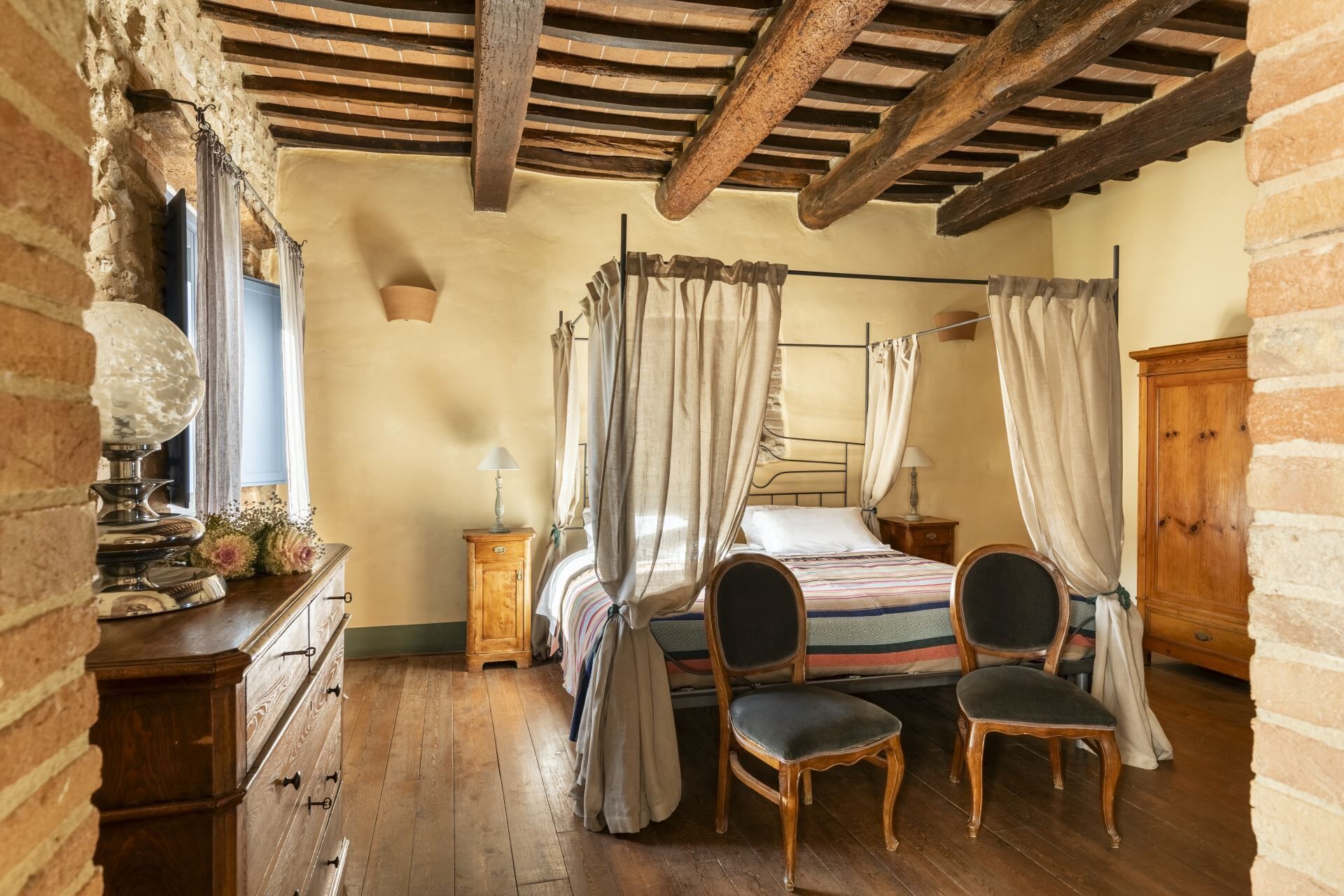 6 quartos, ferros/tábuas de passar roupa, Wi-Fi