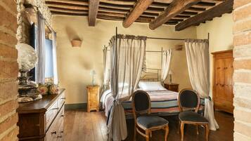 6 quartos, ferros/tábuas de passar roupa, Wi-Fi