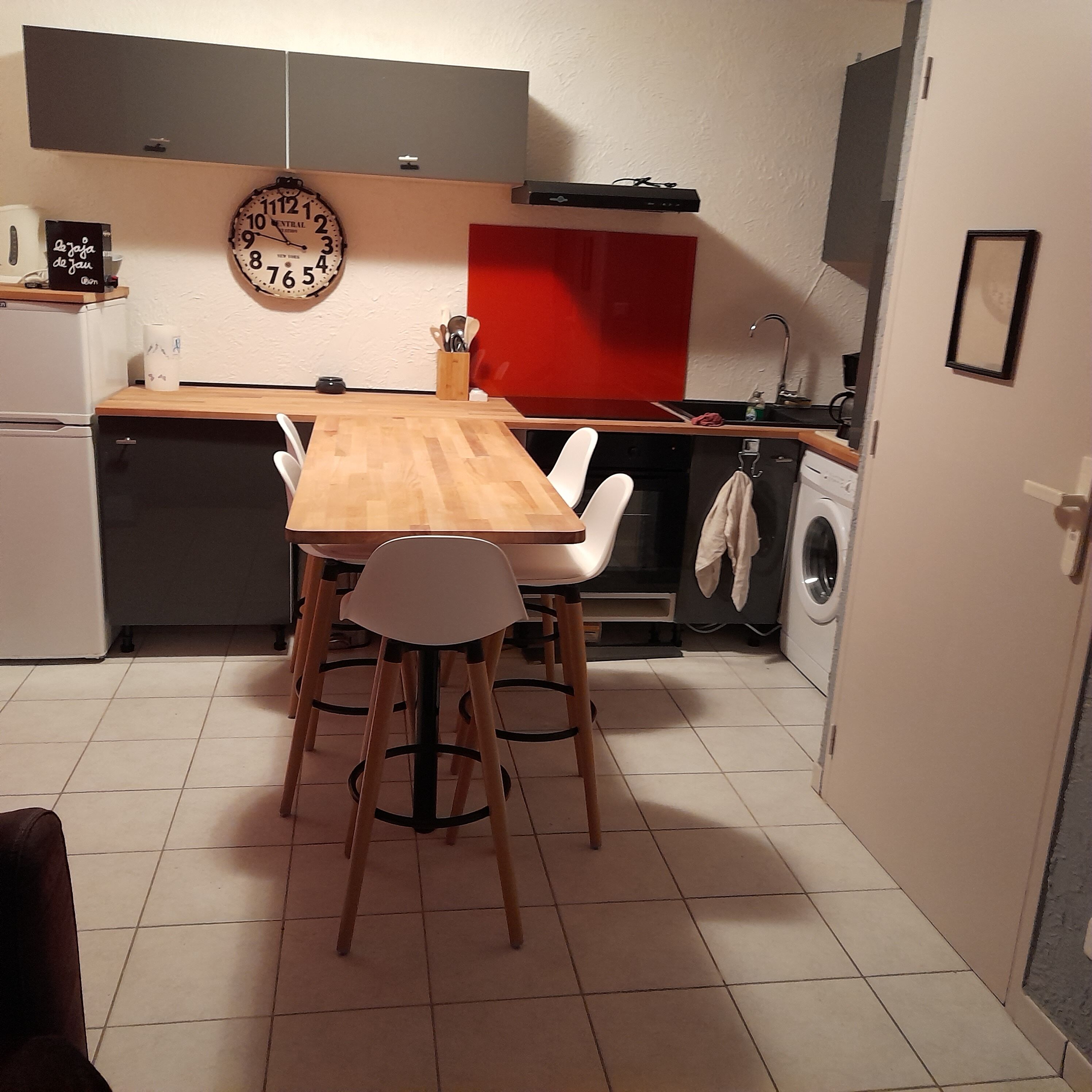 Frigorífic, microones, forn i placa de cuina 