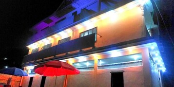 Fachada de la propiedad