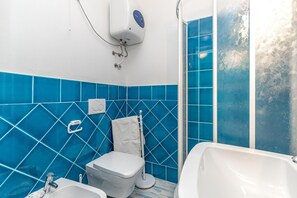 Family Apartment, Multiple Bedrooms, 2 Bathrooms (Erica Primo Piano 150m From the Beach) | Bathroom | Shower, hair dryer, bidet, towels - Appartamenti Erica (Golfo Aranci)