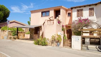 Appartamento Standard, camere multiple, 2 bagni (Erica Piano Terra 150m From the Beach) | Esterni