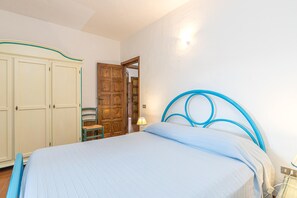 Standard Apartment, Multiple Bedrooms, 2 Bathrooms (Erica Piano Terra 150m From the Beach) | 2 bedrooms, iron/ironing board, bed sheets - Appartamenti Erica (Golfo Aranci)