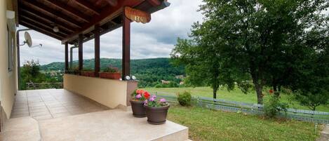 Apartamento (Two-Bedroom Apartment) | Fachada