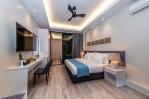 Minibar, caja de seguridad en la habitación y decoración personalizada