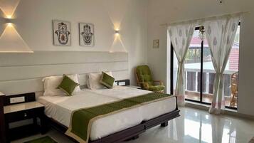 Superior Room | Premium bedding, desk, laptop workspace, WiFi