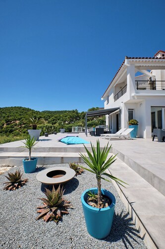 A 950m de la mer, la Villa 259 a une splendide VUE MER, PISCINE  à DEBORDEMENT