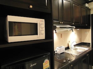Condo, 1 Bedroom | Private kitchen