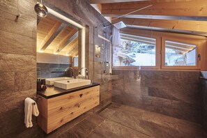 Bathtub, hair dryer, towels