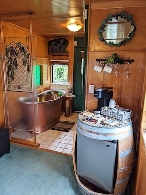 Interior - Grape Escape at Olympic Railway Inn - Pet Friendly (Sequim)