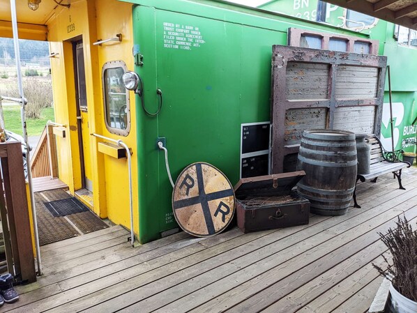 Terrace/patio - Steampunk Train at Olympic Railway Inn - Pet Friendly (Sequim)