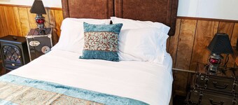 Steampunk Train at Olympic Railway Inn - Pet Friendly