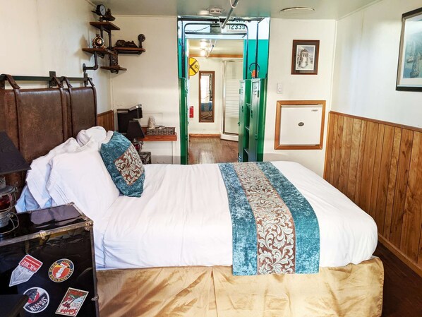 1 bedroom, desk, iron/ironing board, WiFi - Steampunk Train at Olympic Railway Inn - Pet Friendly (Sequim)