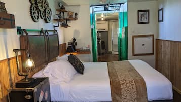 1 bedroom, desk, iron/ironing board, WiFi