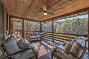 House, 3 Bedrooms | Balcony