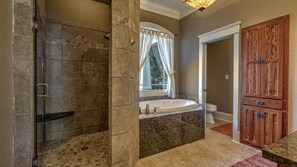 House, 5 Bedrooms | Bathroom | Towels