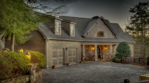 House, 5 Bedrooms | Exterior