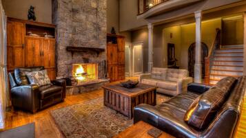House, 5 Bedrooms | Living room