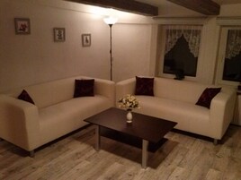 Apartment, 2 Bedrooms, Garden View | Living room | TV