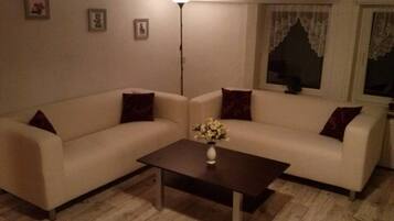 Apartment, 2 Bedrooms, Garden View | Living room | TV