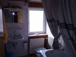Apartamento, 2 habitaciones, vistas al jardín | Baño