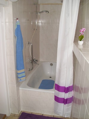 Appartement, 2 chambres, vue jardin | Salle de bain