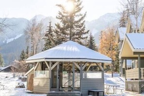Exterior - Ski up to  the deck @ Luxury Timberline Condo (Fernie)