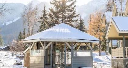 Ski up to the deck @ Luxury Timberline Condo