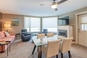 Interior - Ski up to  the deck @ Luxury Timberline Condo (Fernie)