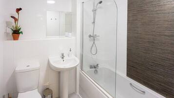 Apartment, 2 Bedrooms, City View | Bathroom