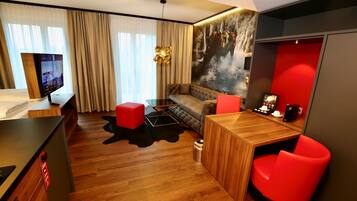 Studio Suite, dapur kecil | Dapur kecil pribadi | Lemari es, microwave, kompor, dan mesin espresso