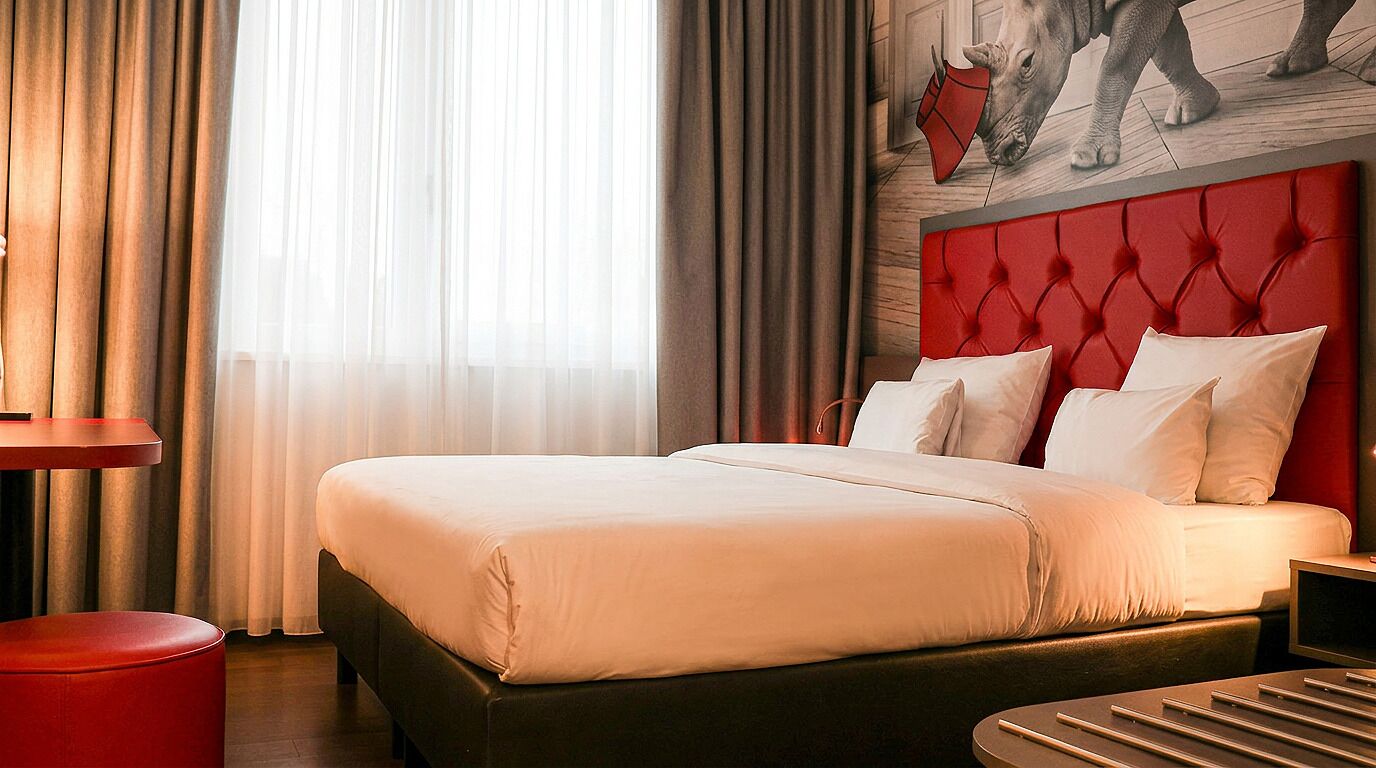 Phòng đôi Deluxe | Minibar, két bảo mật tại phòng, trang trí khác biệt, bàn 