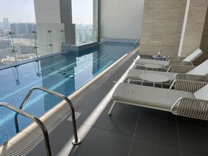 Departamento, 1 habitación, con acceso para personas discapacitadas, balcón | Alberca | Alberca al aire libre 