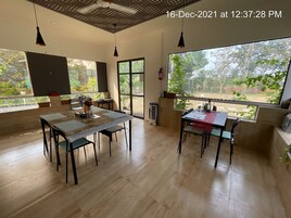 Chalet, 2 Bedrooms, Smoking, Private Pool | Dining