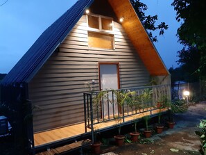 Chalet, 2 slaapkamers, roken, privézwembad | Voorkant van accommodatie