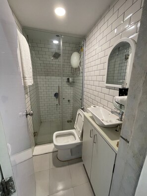 Chalet, 2 Bedrooms, Smoking, Private Pool | Bathroom | Soap, shampoo