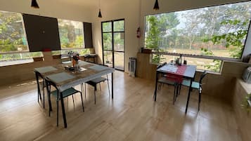 Chalet, 2 Bedrooms, Smoking, Private Pool | Dining