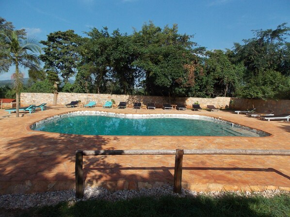 Outdoor pool - Eden Rock Resort (Jinja)