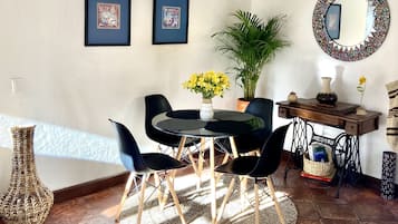 Appartamento, 2 camere da letto, terrazzo, vista città | Pasti