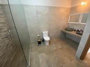 Villa, 3 Bedrooms, Private Pool, Garden View | Bathroom