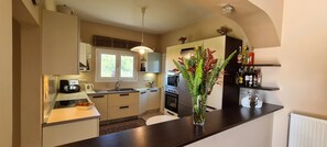 Villa, 3 Bedrooms, Smoking, Balcony | Interior