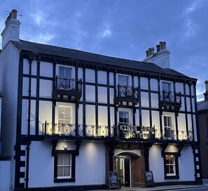 Front of property - The Kings Arms Hotel (Lockerbie)