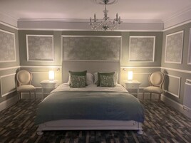 King Size Suite | 办公桌、熨斗/熨板、免费 WiFi、床单