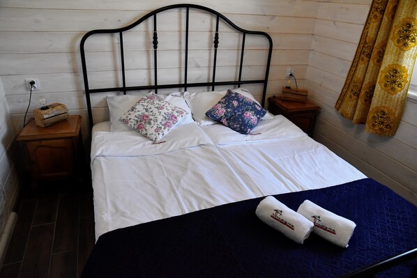 2 bedrooms, bed sheets