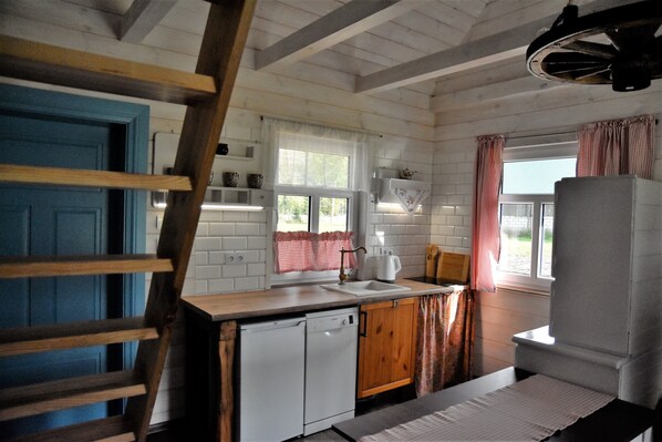 冰箱、洗碗机、电热水壶、厨具/餐具