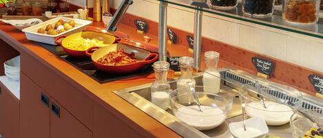 Se ofrece un desayuno bufé (20 CHF por persona)