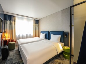 Ropa de cama hipoalergénica, escritorio, wifi gratis y ropa de cama 