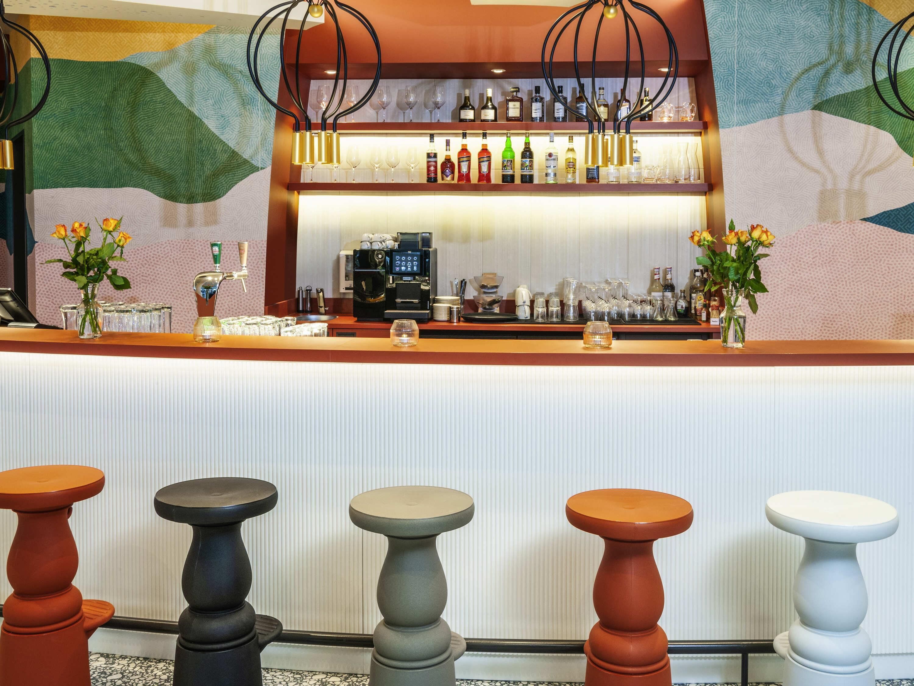 Bar (trong khuôn viên)
