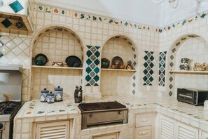 Tủ lạnh, lò vi sóng, lò nướng, bếp nấu 